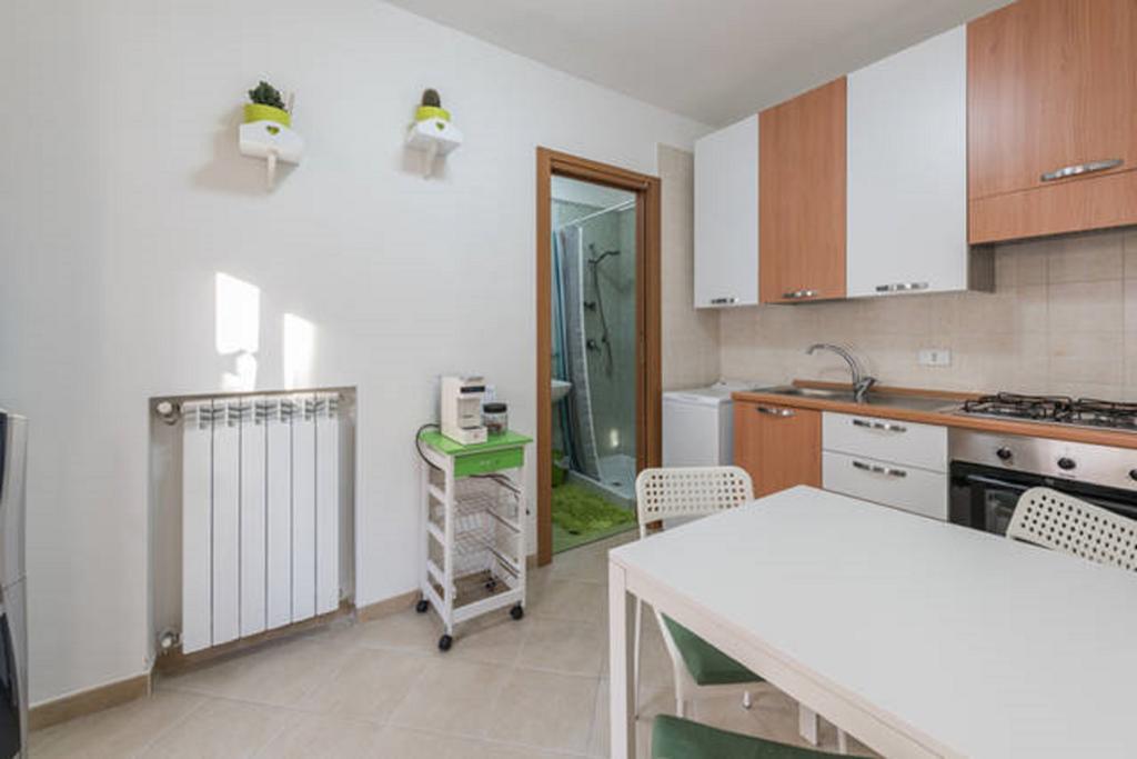 Al Cortile Apartment Бари Екстериор снимка