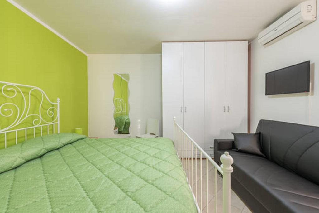Al Cortile Apartment Бари Екстериор снимка