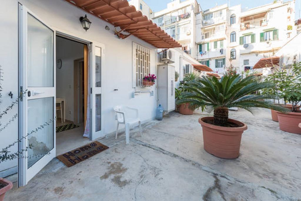 Al Cortile Apartment Бари Екстериор снимка