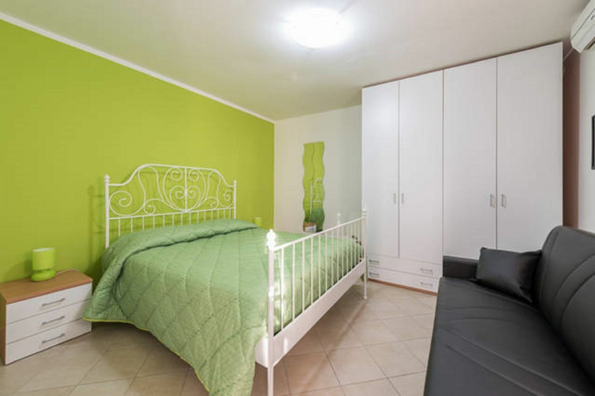 Al Cortile Apartment Бари Екстериор снимка